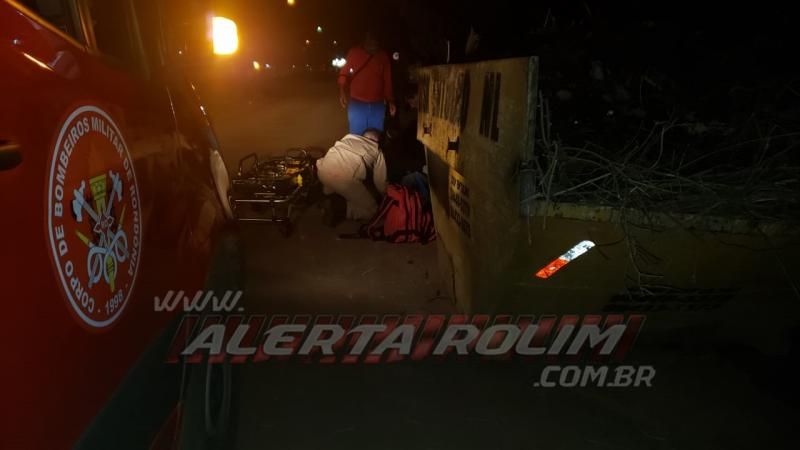 Motociclista fica ferido após se chocar contra caçamba de entulho em Rolim de Moura Motociclista fica ferido após se chocar contra caçamba de entulho em Rolim de Moura