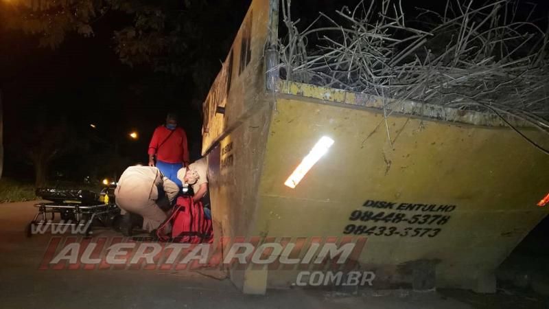 Motociclista fica ferido após se chocar contra caçamba de entulho em Rolim de Moura Motociclista fica ferido após se chocar contra caçamba de entulho em Rolim de Moura