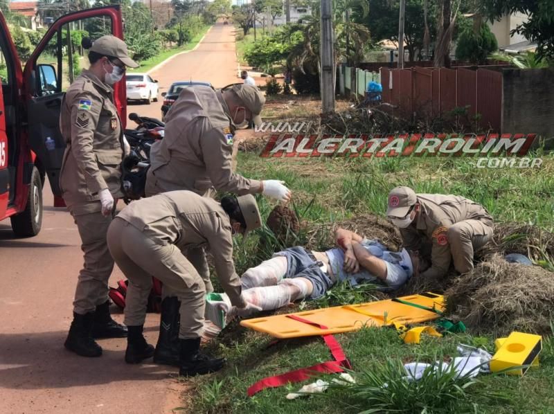 Motociclista sofre fratura expostas nas duas pernas durante grave colisão com carro no Bairro Planalto em Rolim de Moura Motociclista sofre fratura expostas nas duas pernas durante grave colisão com carro no Bairro Planalto em Rolim de Moura