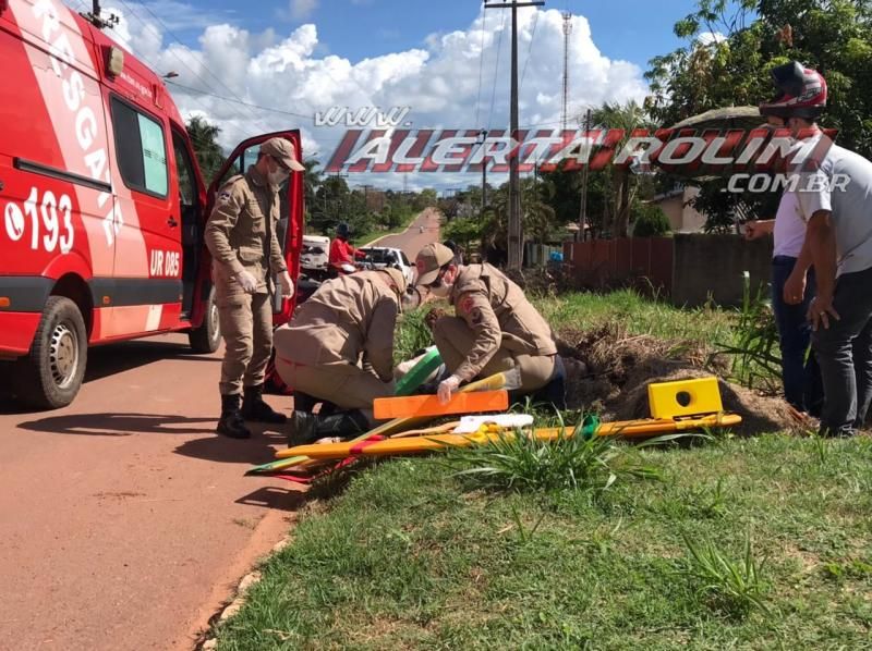 Motociclista sofre fratura expostas nas duas pernas durante grave colisão com carro no Bairro Planalto em Rolim de Moura Motociclista sofre fratura expostas nas duas pernas durante grave colisão com carro no Bairro Planalto em Rolim de Moura
