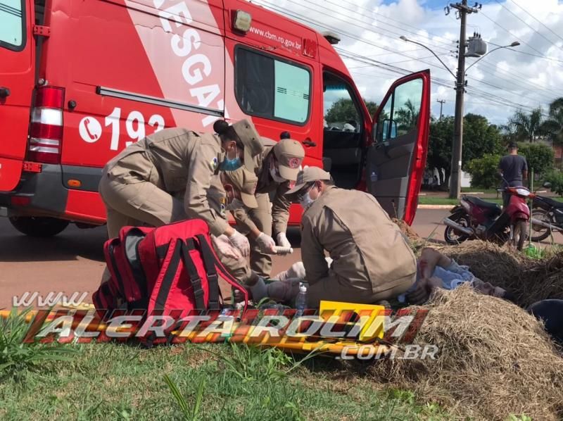 Motociclista sofre fratura expostas nas duas pernas durante grave colisão com carro no Bairro Planalto em Rolim de Moura Motociclista sofre fratura expostas nas duas pernas durante grave colisão com carro no Bairro Planalto em Rolim de Moura