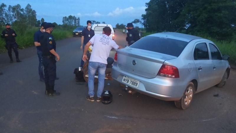 Motociclista morre após colidir contra carro na BR-429 em São Francisco do Guaporé Motociclista morre após colidir contra carro na BR-429 em São Francisco do Guaporé