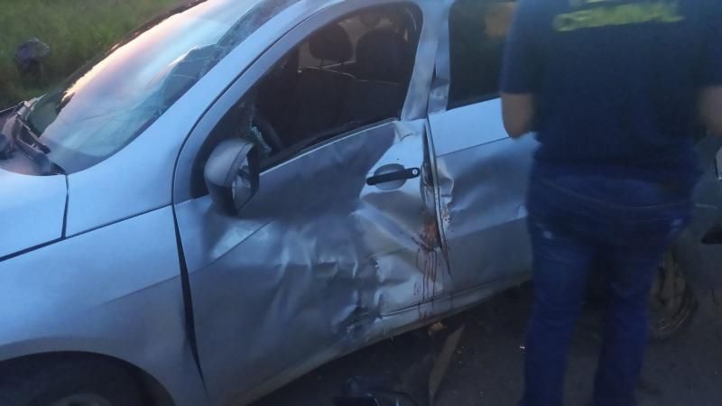 Motociclista morre após colidir contra carro na BR-429 em São Francisco do Guaporé Motociclista morre após colidir contra carro na BR-429 em São Francisco do Guaporé