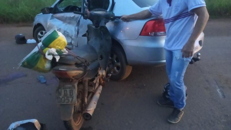 Motociclista morre após colidir contra carro na BR-429 em São Francisco do Guaporé Motociclista morre após colidir contra carro na BR-429 em São Francisco do Guaporé