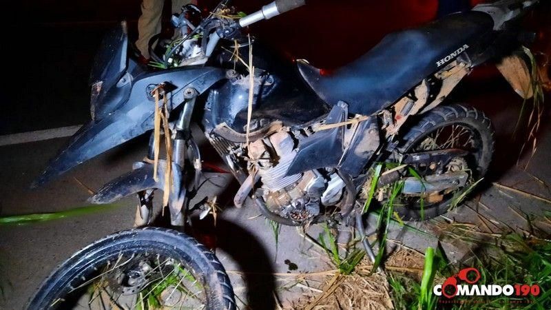 Motociclista morre esmagado por carreta na BR 364, entre Médici e Ji-Paraná Motociclista morre esmagado por carreta na BR 364, entre Médici e Ji-Paraná