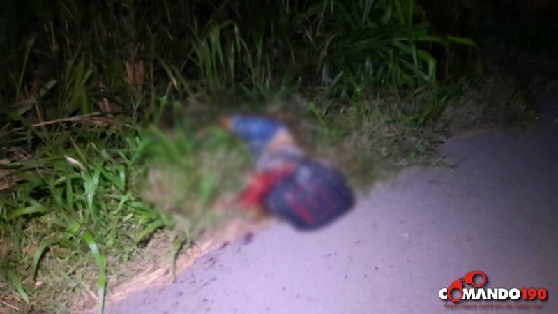 Motociclista morre esmagado por carreta na BR 364, entre Médici e Ji-Paraná Motociclista morre esmagado por carreta na BR 364, entre Médici e Ji-Paraná