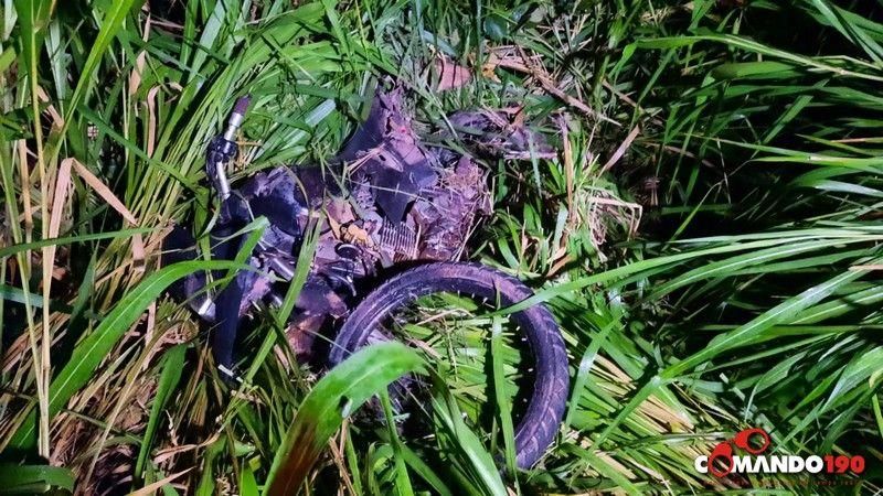 Motociclista morre esmagado por carreta na BR 364, entre Médici e Ji-Paraná Motociclista morre esmagado por carreta na BR 364, entre Médici e Ji-Paraná