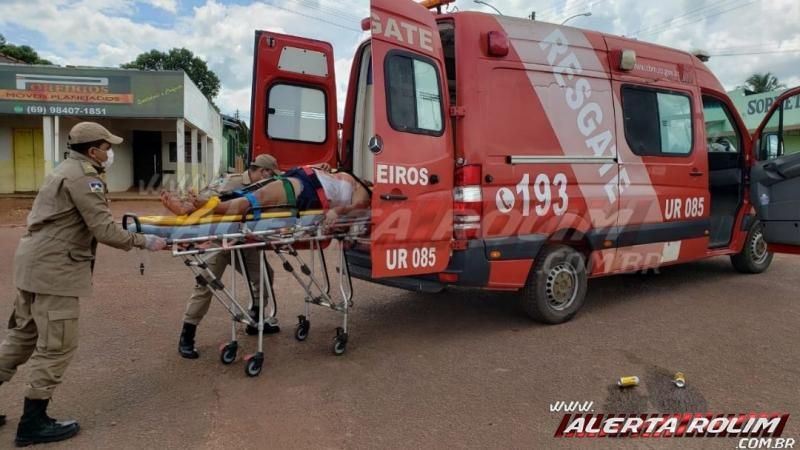 Grave acidente de trânsito foi registrado durante a tarde de domingo no Bairro São Cristóvão em Rolim de Moura Grave acidente de trânsito foi registrado durante a tarde de domingo no Bairro São Cristóvão em Rolim de Moura