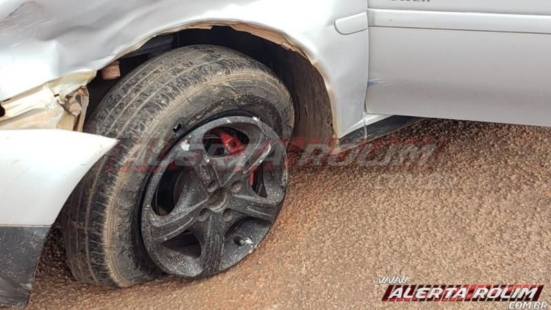 Grave acidente de trânsito foi registrado durante a tarde de domingo no Bairro São Cristóvão em Rolim de Moura Grave acidente de trânsito foi registrado durante a tarde de domingo no Bairro São Cristóvão em Rolim de Moura