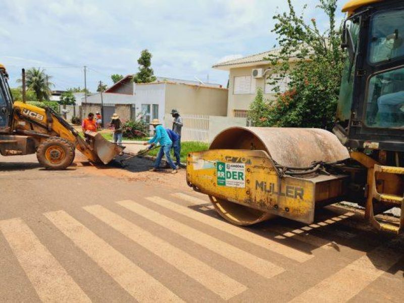 Parceria entre Governo de Rondônia e Prefeitura de Rolim de Moura garante manutenção de ruas e avenidas Parceria entre Governo de Rondônia e Prefeitura de Rolim de Moura garante manutenção de ruas e avenidas