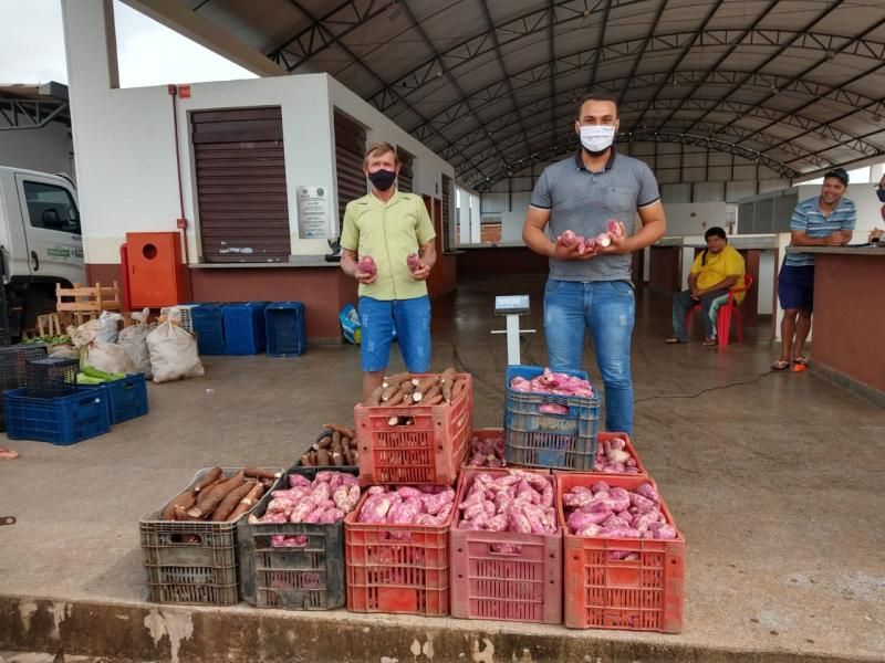 Prefeitura de Rolim de Moura entrega duas toneladas de alimentos do PAA Prefeitura de Rolim de Moura entrega duas toneladas de alimentos do PAA