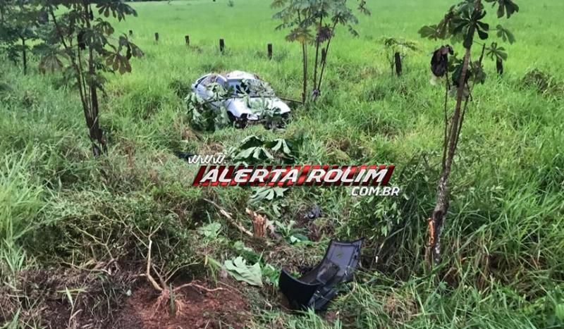 Veiculo, com sinais de capotamento, é encontrado na RO-010 em Rolim de Moura Veiculo, com sinais de capotamento, é encontrado na RO-010 em Rolim de Moura