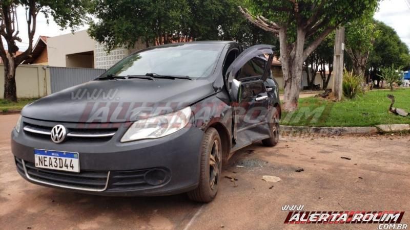 Violenta colisão entre dois veículos é registrada no Bairro Planalto em Rolim de Moura Violenta colisão entre dois veículos é registrada no Bairro Planalto em Rolim de Moura
