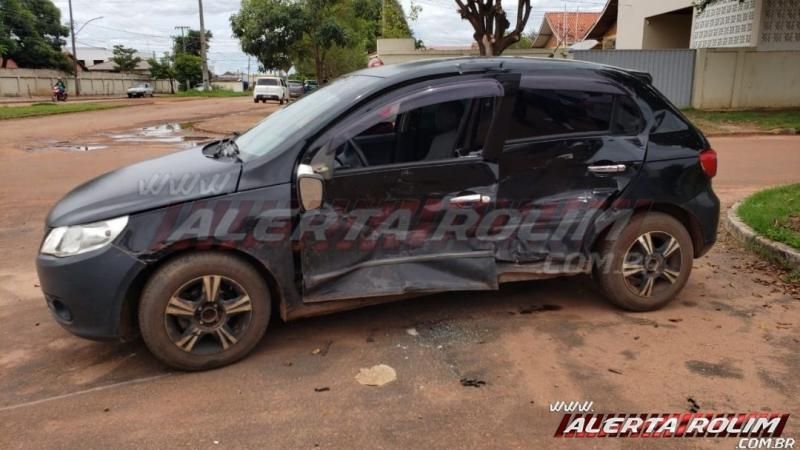 Violenta colisão entre dois veículos é registrada no Bairro Planalto em Rolim de Moura Violenta colisão entre dois veículos é registrada no Bairro Planalto em Rolim de Moura