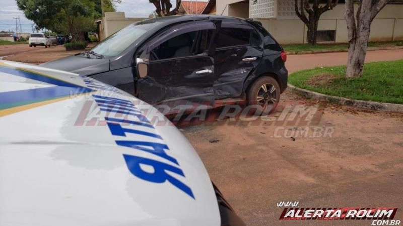 Violenta colisão entre dois veículos é registrada no Bairro Planalto em Rolim de Moura Violenta colisão entre dois veículos é registrada no Bairro Planalto em Rolim de Moura