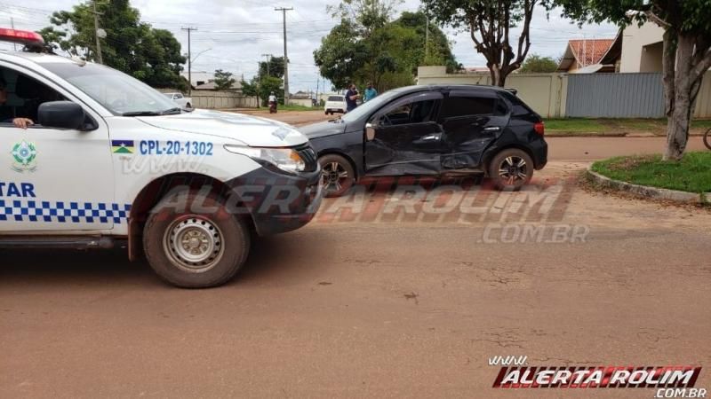 Violenta colisão entre dois veículos é registrada no Bairro Planalto em Rolim de Moura Violenta colisão entre dois veículos é registrada no Bairro Planalto em Rolim de Moura