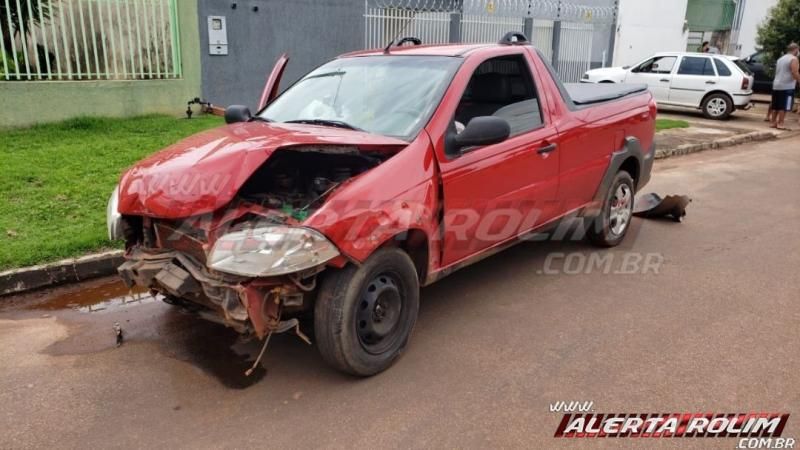 Violenta colisão entre dois veículos é registrada no Bairro Planalto em Rolim de Moura Violenta colisão entre dois veículos é registrada no Bairro Planalto em Rolim de Moura