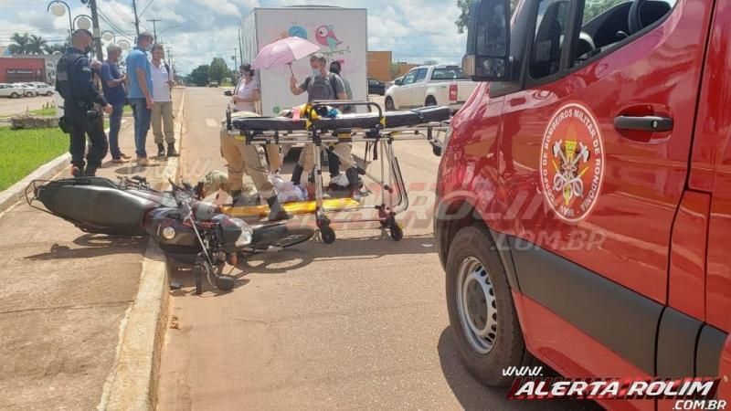 Acidente de trânsito é registrado em frente à prefeitura nesta tarde de quinta-feira em Rolim de Moura Acidente de trânsito é registrado em frente à prefeitura nesta tarde de quinta-feira em Rolim de Moura