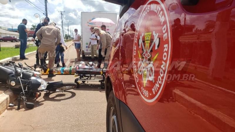 Acidente de trânsito é registrado em frente à prefeitura nesta tarde de quinta-feira em Rolim de Moura Acidente de trânsito é registrado em frente à prefeitura nesta tarde de quinta-feira em Rolim de Moura