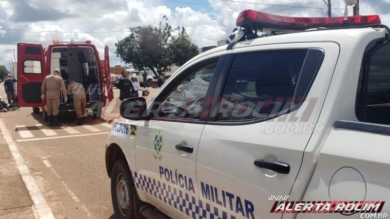 Acidente de trânsito é registrado em frente à prefeitura nesta tarde de quinta-feira em Rolim de Moura Acidente de trânsito é registrado em frente à prefeitura nesta tarde de quinta-feira em Rolim de Moura