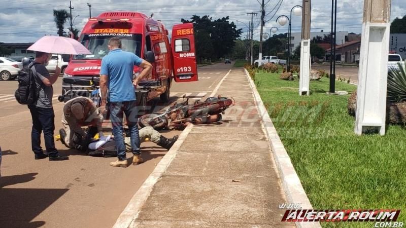 Acidente de trânsito é registrado em frente à prefeitura nesta tarde de quinta-feira em Rolim de Moura Acidente de trânsito é registrado em frente à prefeitura nesta tarde de quinta-feira em Rolim de Moura