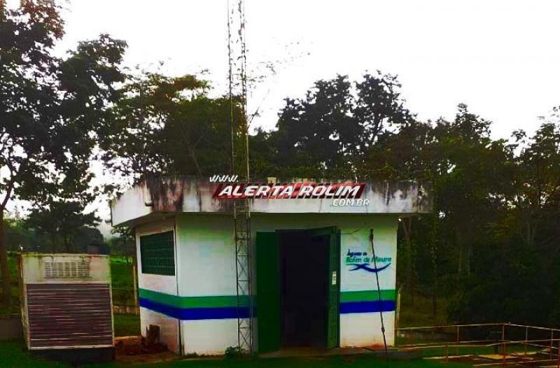 Bandidos causam interrupção no fornecimento de água em Rolim de Moura, após furtarem cerca de 150 metros de cabos de energia Bandidos causam interrupção no fornecimento de água em Rolim de Moura, após furtarem cerca de 150 metros de cabos de energia
