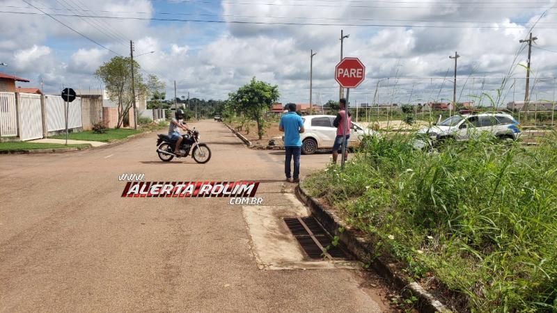 Colisão entre carro e moto é registrada no Jequitibá em Rolim de Moura Colisão entre carro e moto é registrada no Jequitibá em Rolim de Moura