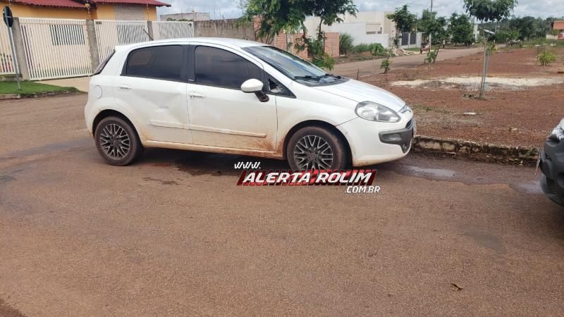 Colisão entre carro e moto é registrada no Jequitibá em Rolim de Moura Colisão entre carro e moto é registrada no Jequitibá em Rolim de Moura
