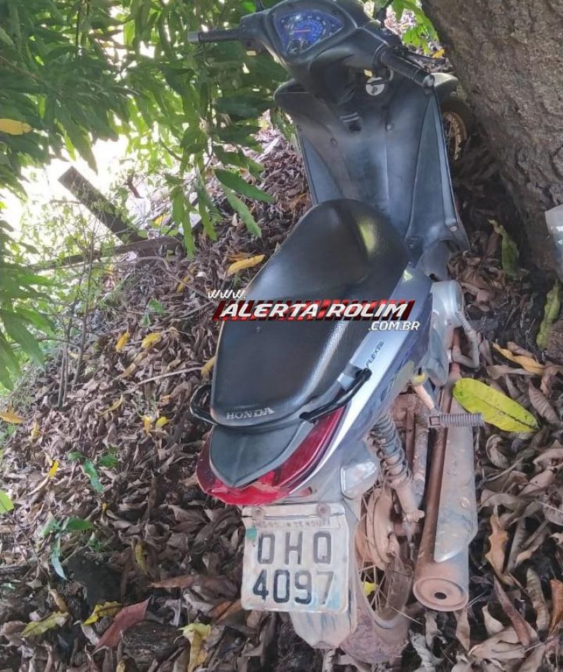 Com a ajuda de denúncia anônima, moto roubada no último domingo é recuperada pela Polícia Militar Com a ajuda de denúncia anônima, moto roubada no último domingo é recuperada pela Polícia Militar