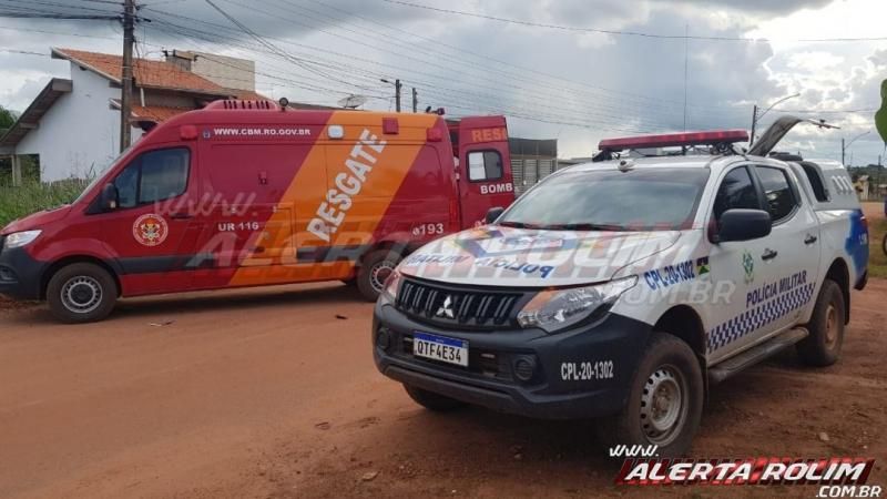 Condutor perde dois dedos do pé após colisão entre duas motos no Bairro Jardim Tropical em Rolim de Moura Condutor perde dois dedos do pé após colisão entre duas motos no Bairro Jardim Tropical em Rolim de Moura