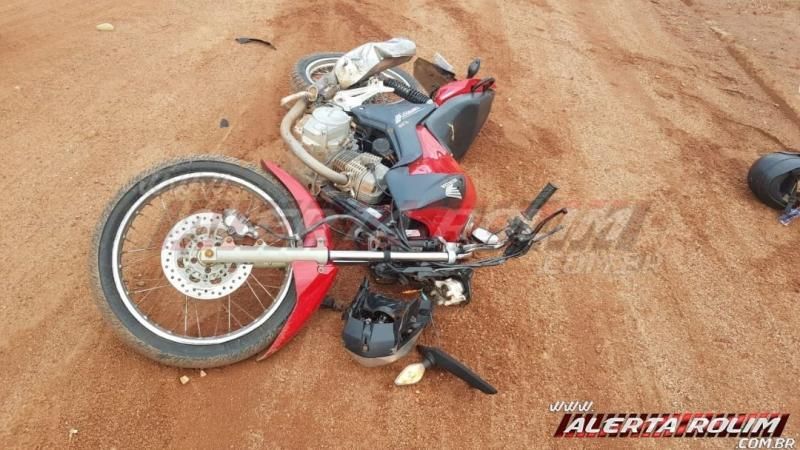 Condutor perde dois dedos do pé após colisão entre duas motos no Bairro Jardim Tropical em Rolim de Moura Condutor perde dois dedos do pé após colisão entre duas motos no Bairro Jardim Tropical em Rolim de Moura