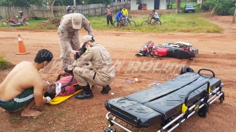 Condutor perde dois dedos do pé após colisão entre duas motos no Bairro Jardim Tropical em Rolim de Moura Condutor perde dois dedos do pé após colisão entre duas motos no Bairro Jardim Tropical em Rolim de Moura