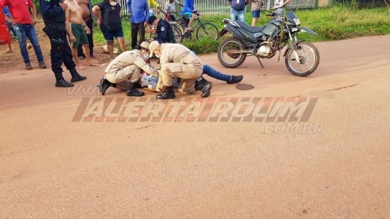 Condutor perde dois dedos do pé após colisão entre duas motos no Bairro Jardim Tropical em Rolim de Moura Condutor perde dois dedos do pé após colisão entre duas motos no Bairro Jardim Tropical em Rolim de Moura