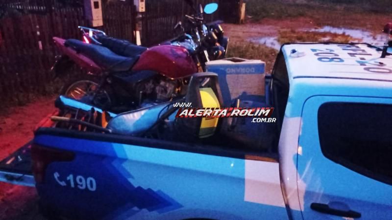 Dois homens acabaram presos pela PM em Rolim de Moura, duas motos furtadas foram recuperadas e outros vários produtos de origem duvidosa foram apreendidos Dois homens acabaram presos pela PM em Rolim de Moura, duas motos furtadas foram recuperadas e outros vários produtos de origem duvidosa foram apreendidos