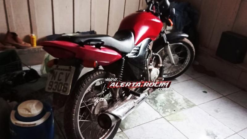 Dois homens acabaram presos pela PM em Rolim de Moura, duas motos furtadas foram recuperadas e outros vários produtos de origem duvidosa foram apreendidos Dois homens acabaram presos pela PM em Rolim de Moura, duas motos furtadas foram recuperadas e outros vários produtos de origem duvidosa foram apreendidos