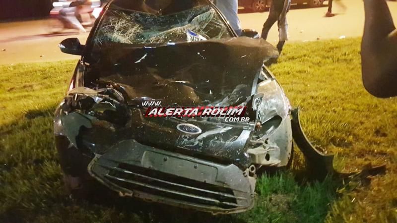 ATUALIZADA - Passageiro de mototáxi fica gravemente ferido após moto ser atingida por carro nesta noite de sexta-feira em Rolim de Moura 