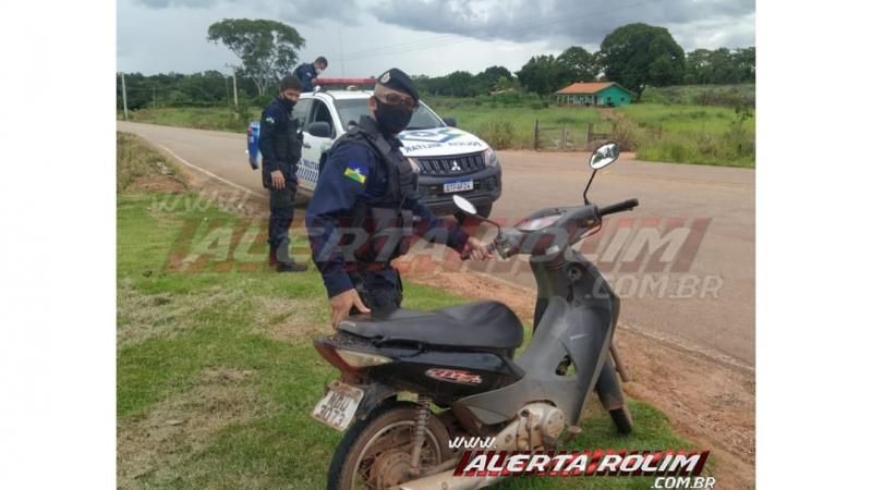 Mais uma moto roubada é recuperada pela Polícia Militar em Rolim de Moura e um suspeito acaba preso Mais uma moto roubada é recuperada pela Polícia Militar em Rolim de Moura e um suspeito acaba preso