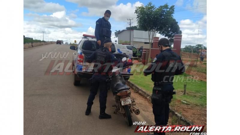 Mais uma moto roubada é recuperada pela Polícia Militar em Rolim de Moura e um suspeito acaba preso Mais uma moto roubada é recuperada pela Polícia Militar em Rolim de Moura e um suspeito acaba preso