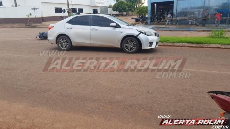 Motociclista é socorrido pelos bombeiros ao atingir carro no Boa Esperança em Rolim de Moura Motociclista é socorrido pelos bombeiros ao atingir carro no Boa Esperança em Rolim de Moura