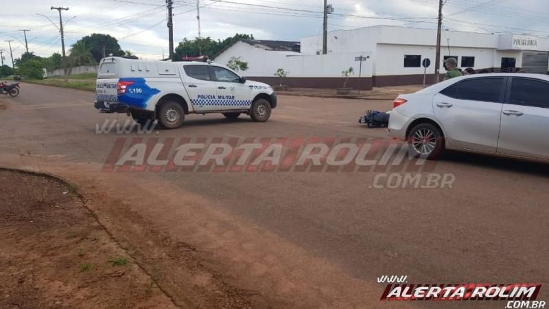Motociclista é socorrido pelos bombeiros ao atingir carro no Boa Esperança em Rolim de Moura Motociclista é socorrido pelos bombeiros ao atingir carro no Boa Esperança em Rolim de Moura