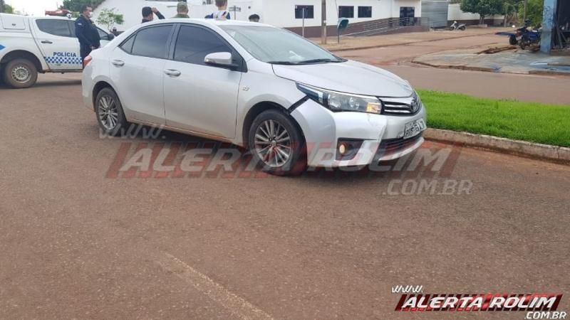 Motociclista é socorrido pelos bombeiros ao atingir carro no Boa Esperança em Rolim de Moura Motociclista é socorrido pelos bombeiros ao atingir carro no Boa Esperança em Rolim de Moura