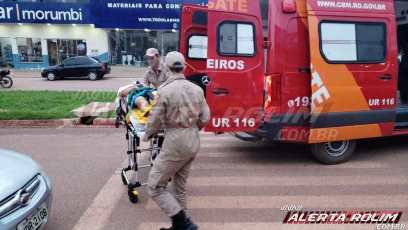 Atualizada - Motociclista menor de idade fratura perna após colidir na traseira de outra moto no Centro de Rolim de Moura Atualizada - Motociclista menor de idade fratura perna após colidir na traseira de outra moto no Centro de Rolim de Moura