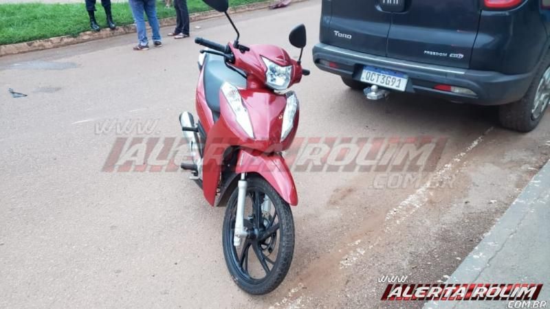 Atualizada - Motociclista menor de idade fratura perna após colidir na traseira de outra moto no Centro de Rolim de Moura Atualizada - Motociclista menor de idade fratura perna após colidir na traseira de outra moto no Centro de Rolim de Moura