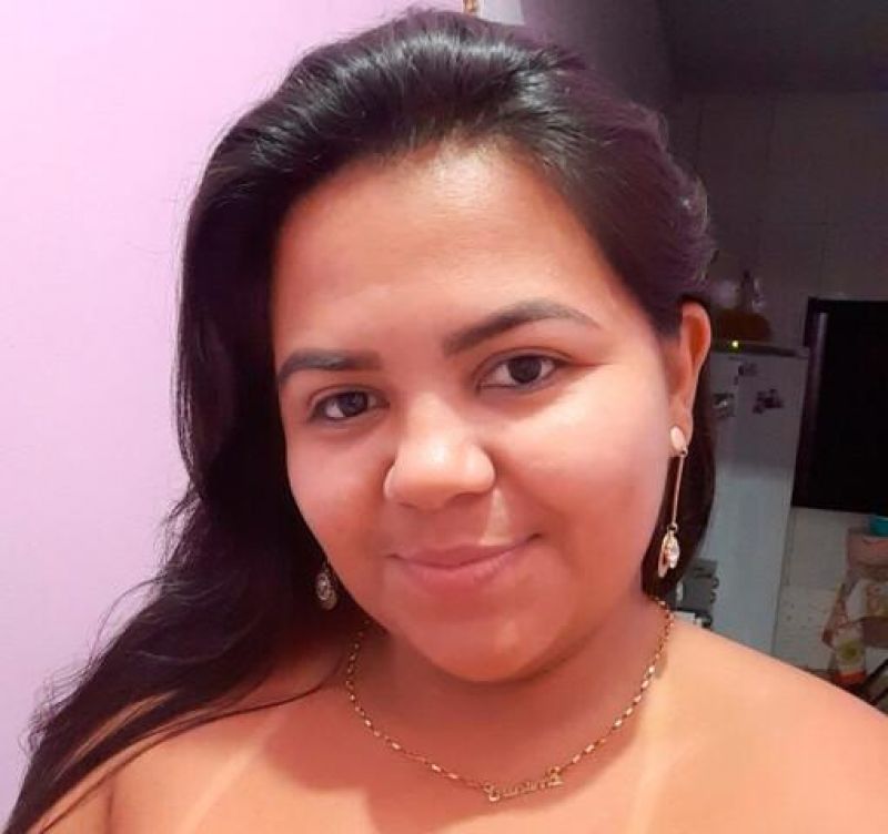 Mulher de 28 anos é assassinada com tiros na cabeça e costas na Capital Mulher de 28 anos é assassinada com tiros na cabeça e costas na Capital