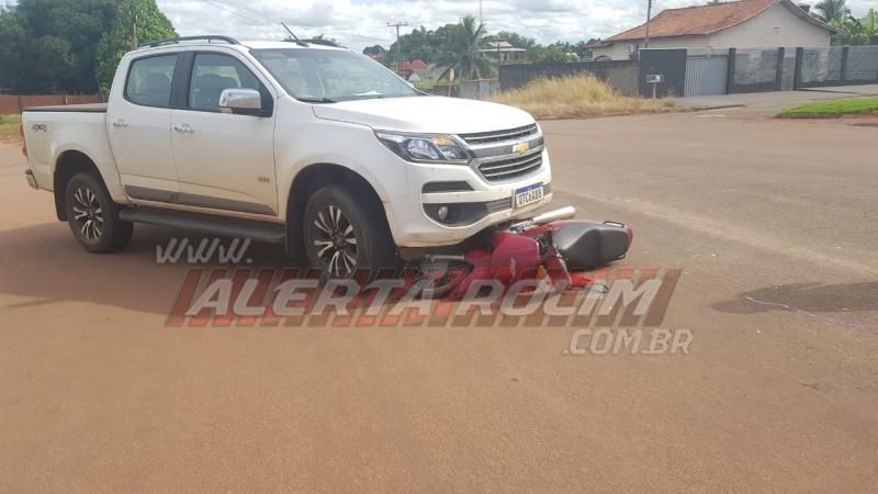 Mulher fica gravemente ferida ao ser atingida por caminhonete no Centro de Rolim de Moura Mulher fica gravemente ferida ao ser atingida por caminhonete no Centro de Rolim de Moura
