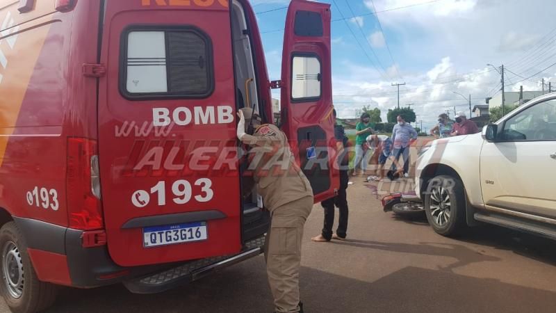 Mulher fica gravemente ferida ao ser atingida por caminhonete no Centro de Rolim de Moura Mulher fica gravemente ferida ao ser atingida por caminhonete no Centro de Rolim de Moura