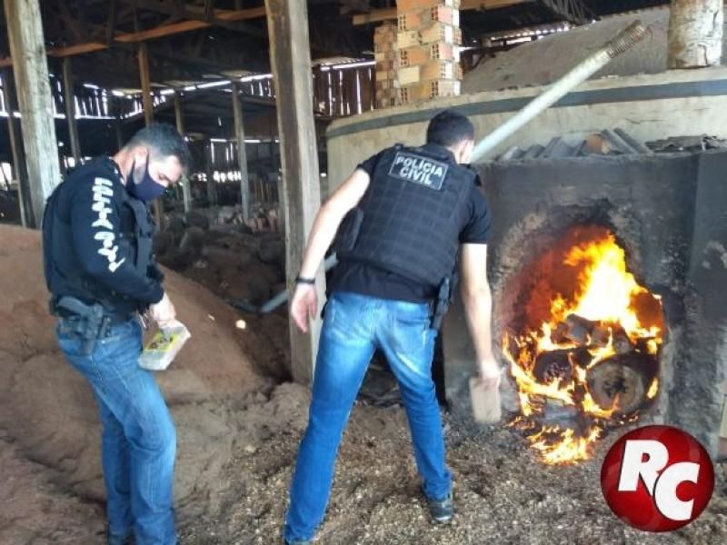 Polícia Civil de São Francisco do Guaporé realiza incineração de aproximadamente 44kg de pasta base de cocaína Polícia Civil de São Francisco do Guaporé realiza incineração de aproximadamente 44kg de pasta base de cocaína