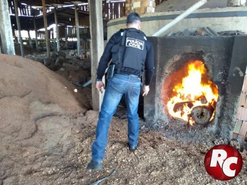 Polícia Civil de São Francisco do Guaporé realiza incineração de aproximadamente 44kg de pasta base de cocaína Polícia Civil de São Francisco do Guaporé realiza incineração de aproximadamente 44kg de pasta base de cocaína