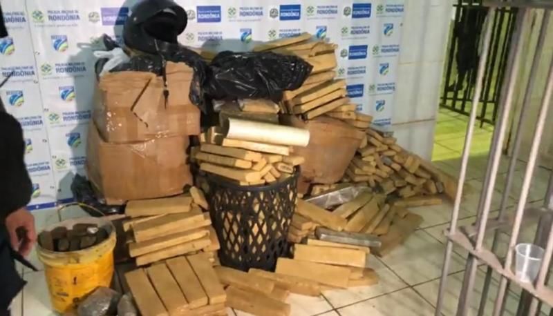 Quase meia tonelada de droga é apreendida pela Polícia Militar do 9º Batalhão em Porto Velho Quase meia tonelada de droga é apreendida pela Polícia Militar do 9º Batalhão em Porto Velho