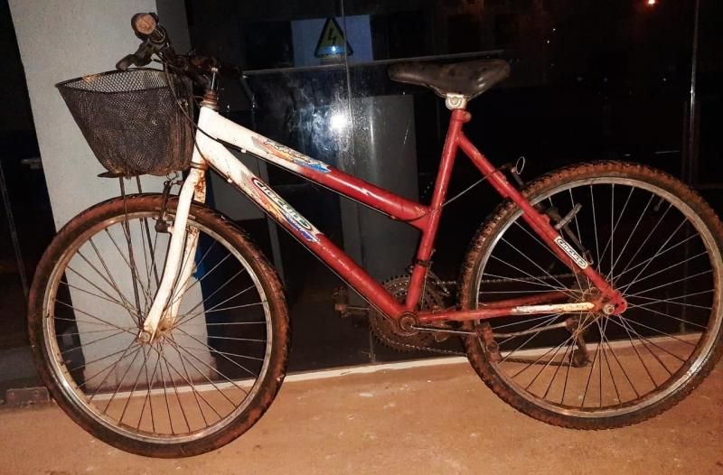 Homem é preso em flagrante pela PM, enquanto furtava fios telefônicos em Rolim de Moura Homem é preso em flagrante pela PM, enquanto furtava fios telefônicos em Rolim de Moura